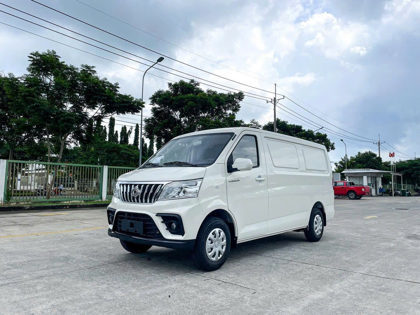 TERA V8 2 Chỗ Màu Bạc – Biểu Tượng Của Sự Tinh Tế Và Hiệu Quả Trong Vận Tải Đô Thị